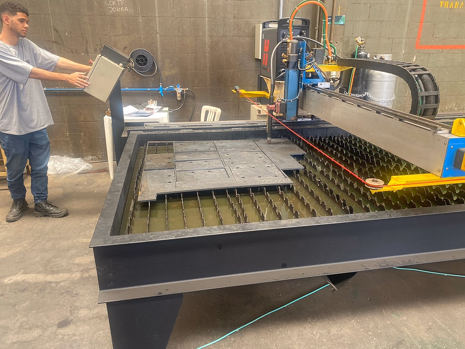 Corte a laser em chapa metálica