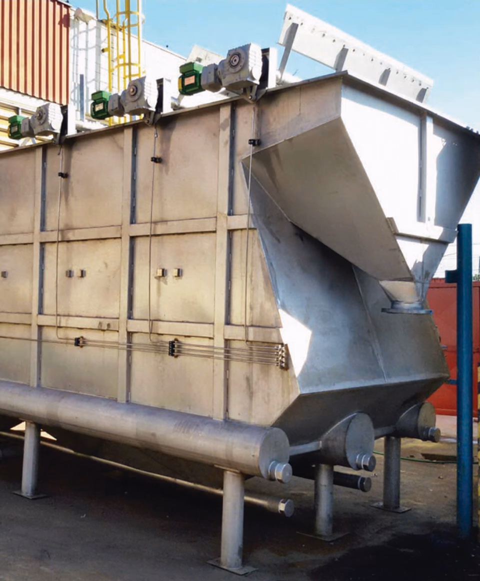 Estrutura metálica finalizada em oficina industrial