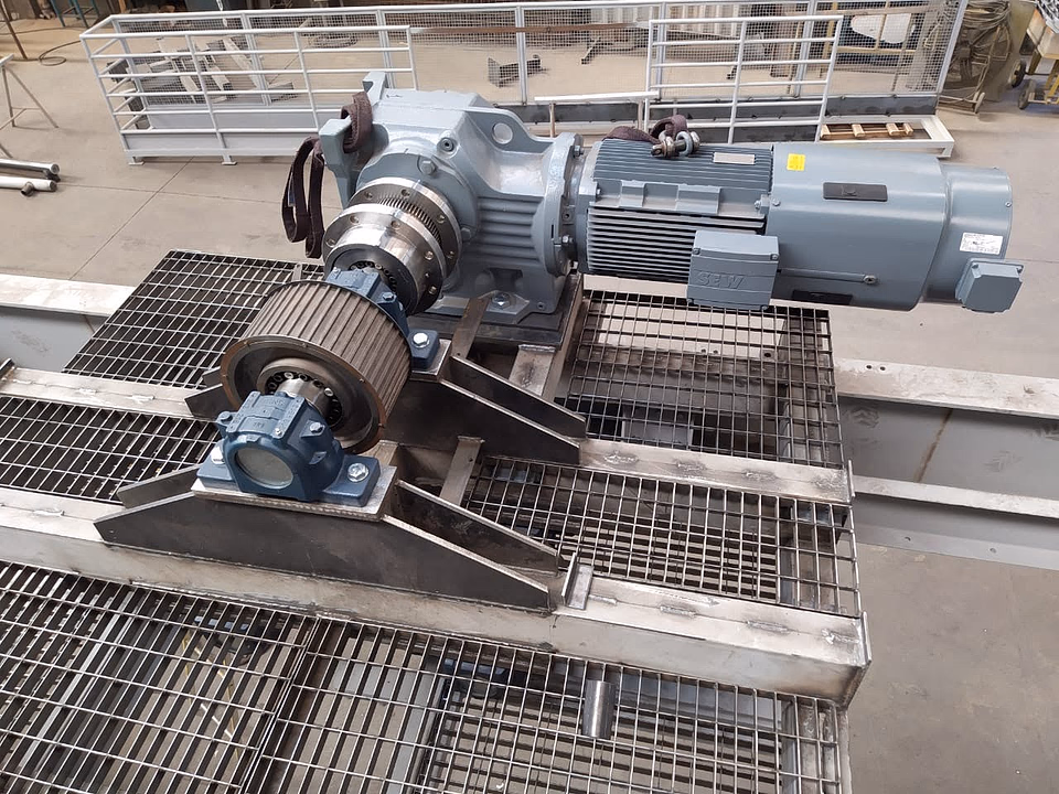 Degraus industriais com antiderrapante