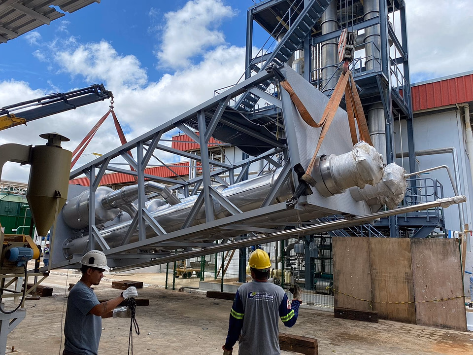 Montagem de estrutura industrial em campo